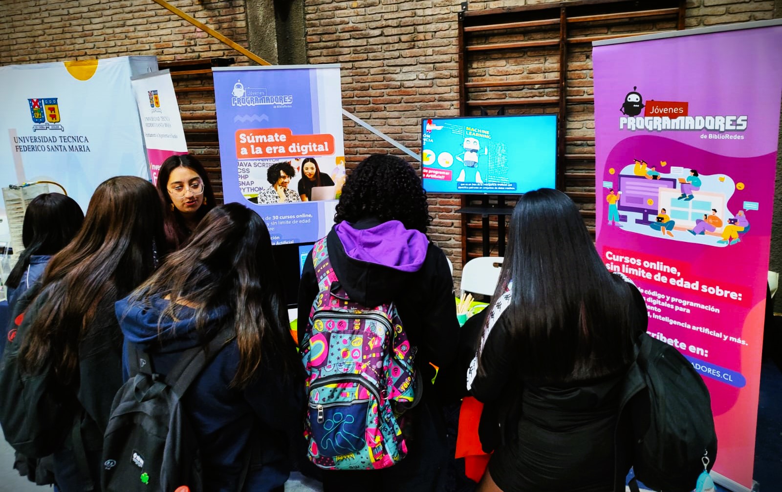 Jóvenes Programadores en Día Internacional de las Niñas en las TICs